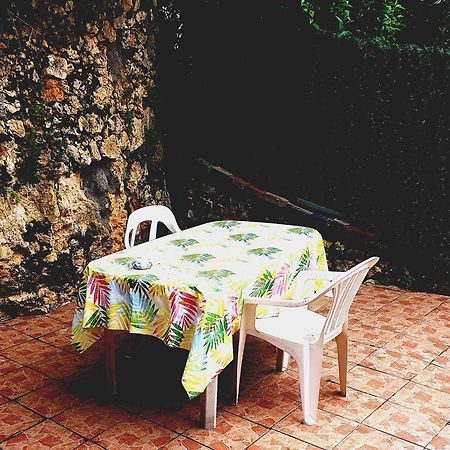 Bed And Breakfast Les Roses Multicolores Du 47 Fumel ภายนอก รูปภาพ