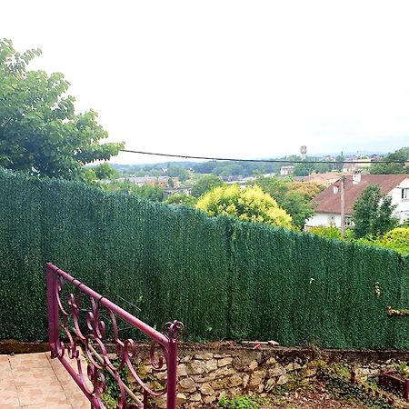 Bed And Breakfast Les Roses Multicolores Du 47 Fumel ภายนอก รูปภาพ
