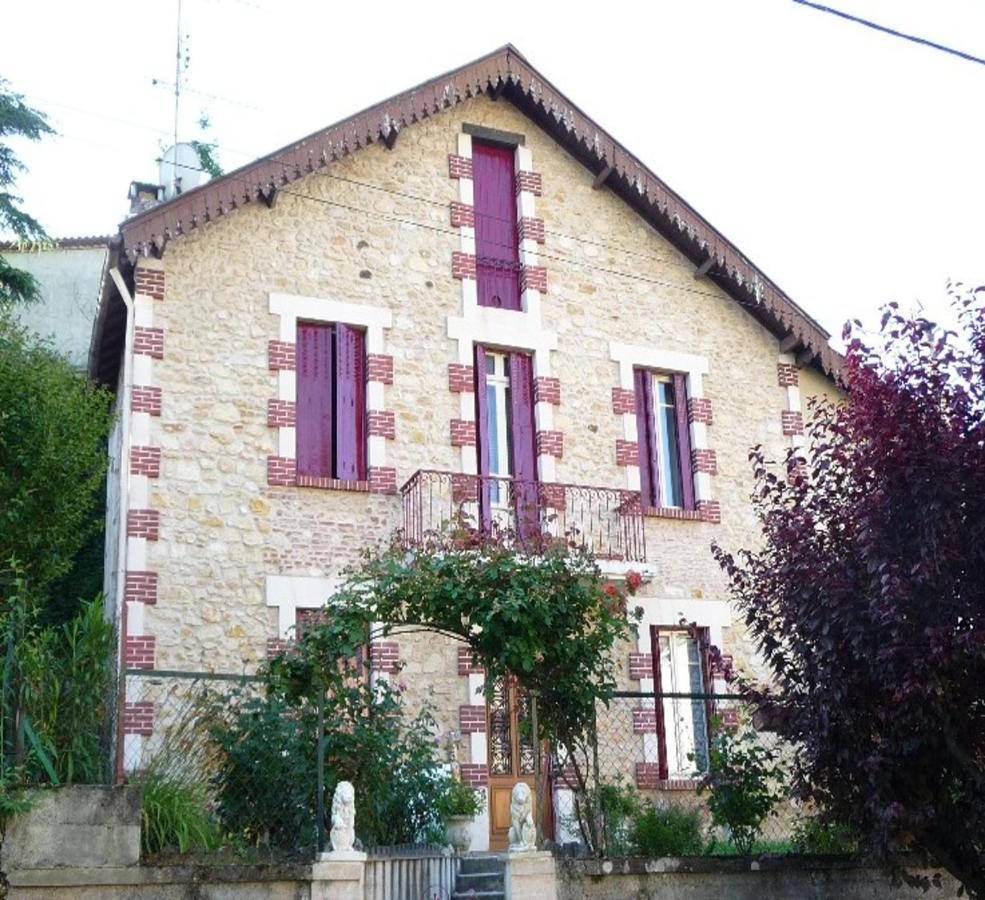 Bed And Breakfast Les Roses Multicolores Du 47 Fumel ภายนอก รูปภาพ