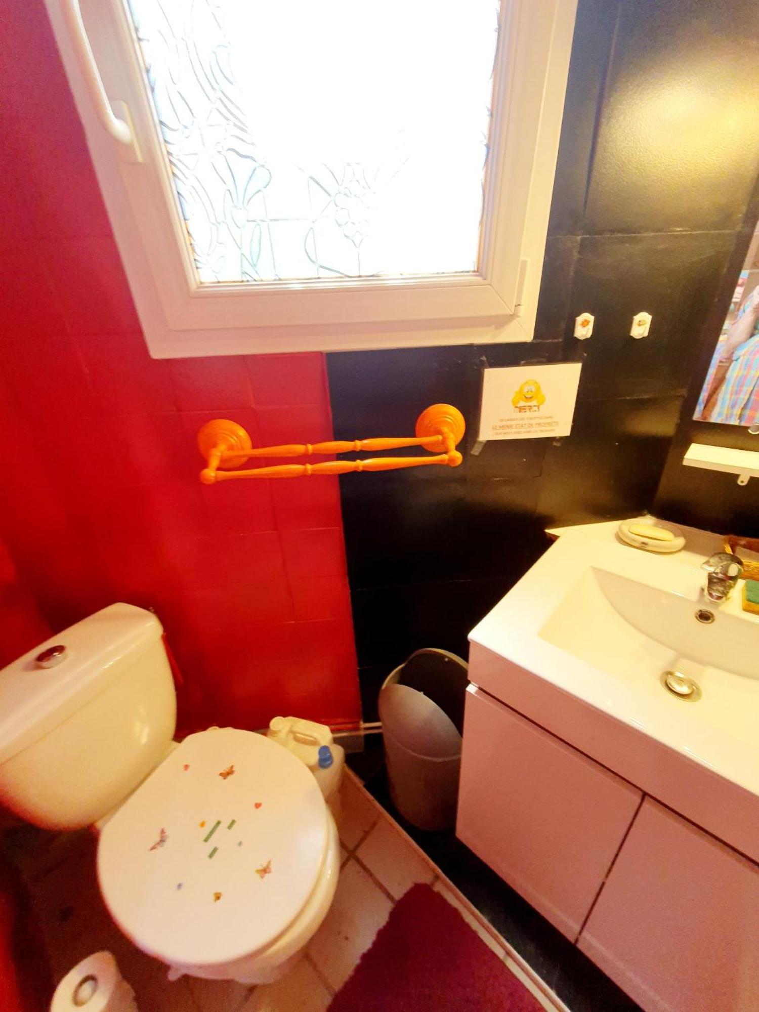 Bed And Breakfast Les Roses Multicolores Du 47 Fumel ภายนอก รูปภาพ