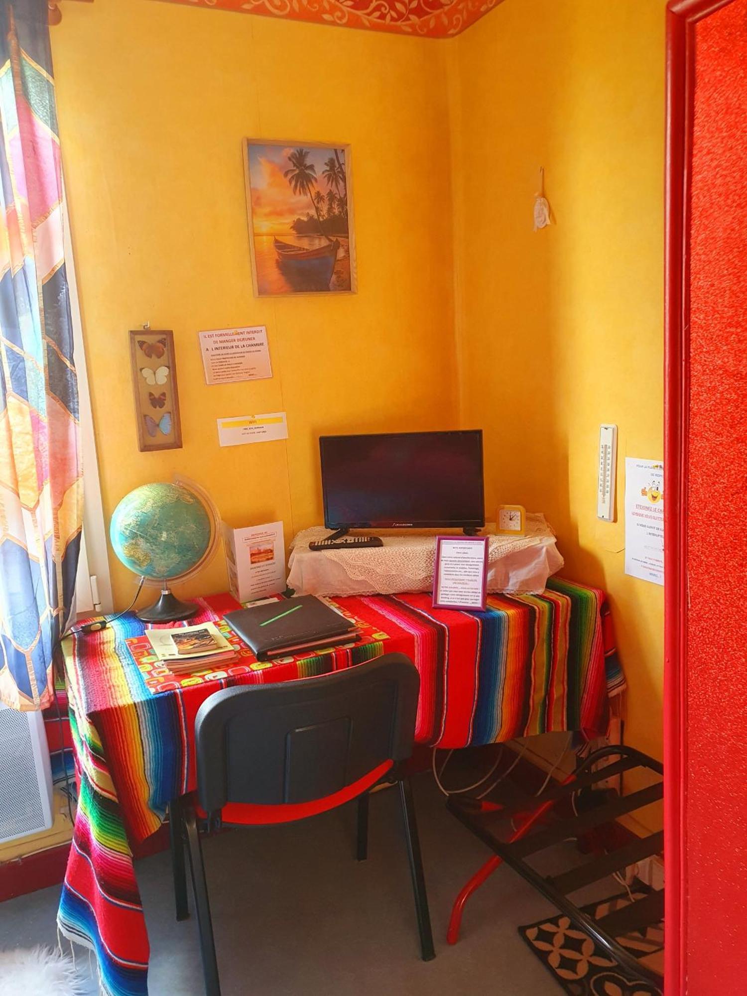 Bed And Breakfast Les Roses Multicolores Du 47 Fumel ภายนอก รูปภาพ