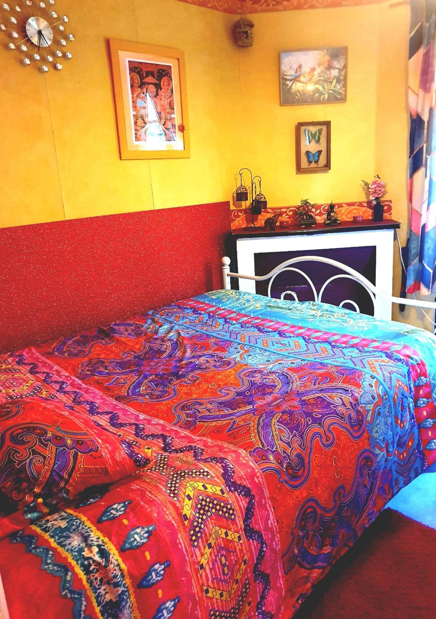 Bed And Breakfast Les Roses Multicolores Du 47 Fumel ภายนอก รูปภาพ