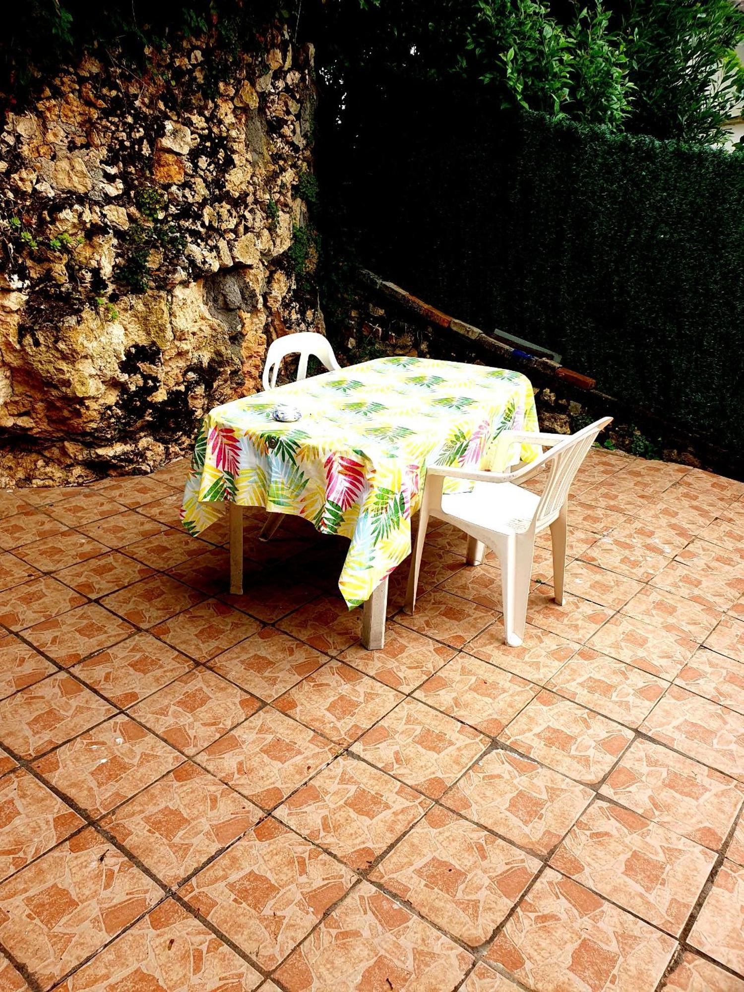Bed And Breakfast Les Roses Multicolores Du 47 Fumel ภายนอก รูปภาพ